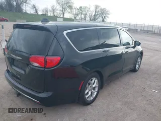 2018 Chrysler Pacifica Touring Plus z VIN 2C4RC1FG7JR358146, wystawiony jako IAAI lot #42155238 z przebiegiem 73 914 mil mil oraz . Historia ofert i sprzedaży dostępna na DreamBid. Obrazek 4.