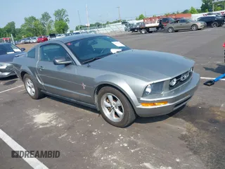 2008 Ford Mustang Deluxe z VIN 1ZVHT80N485102045, wystawiony jako IAAI lot #42412374 z przebiegiem 153 632 mil mil oraz . Historia ofert i sprzedaży dostępna na DreamBid. Obrazek 1.