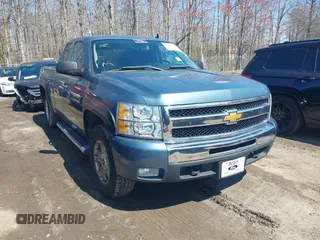 2011 Chevrolet Silverado 1500 LT with VIN 1GCRKSE33BZ385276, listed as a IAAI auction lot 41886379 with 221,007 mi miles. Bid and sale history available at carsss.com. Image 1.