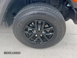 2023 Jeep Gladiator Sport S с VIN 1C6HJTAG6PL560425, выставлен на аукционе Copart как лот 67550135 с пробегом 16 967 миль миль и Чистый • Clean title. История ставок и продаж доступна на DreamBid. Изображение 11.