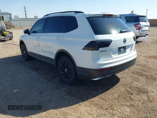 2018 Volkswagen Tiguan S with VIN 3VV0B7AX8JM076693, listed as a IAAI auction lot 42044886 with 109,660 mi miles and . Bid and sale history available at DreamBid. Image 3.