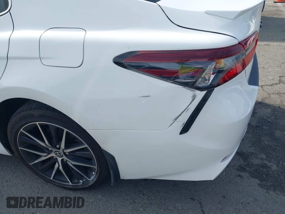 2022 Toyota Camry SE with VIN 4T1G11AKXNU070473, listed as a IAAI auction lot 41937541 with 57,598 mi miles and . Bid and sale history available at DreamBid. Image 17.