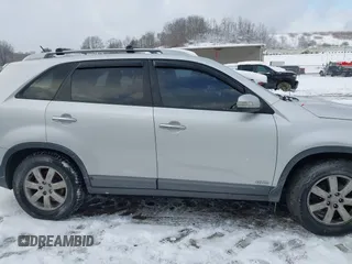 2013 Kia Sorento LX with VIN 5XYKTDA26DG338980, listed as a IAAI auction lot 41270994 with 170,714 mi miles. Bid and sale history available at carsss.com. Image 13.