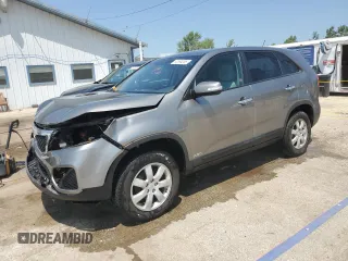 2011 Kia Sorento LX с VIN 5XYKTCA12BG064644, выставлен на аукционе Copart как лот 62064255 с пробегом 126 531 миль миль и Списание • Salvage title. История ставок и продаж доступна на DreamBid. Изображение 1.