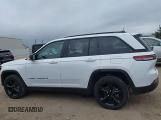 2023 Jeep Grand Cherokee Laredo z VIN 1C4RJHAG7PC640598, wystawiony jako IAAI lot #41607176 z przebiegiem 43 043 mil mil oraz . Historia ofert i sprzedaży dostępna na DreamBid. Obrazek 14.