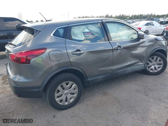2019 Nissan Rogue Sport S with VIN JN1BJ1CR1KW333834, listed as a IAAI auction lot 41546787 with 61,980 mi miles. Bid and sale history available at carsss.com. Image 4.