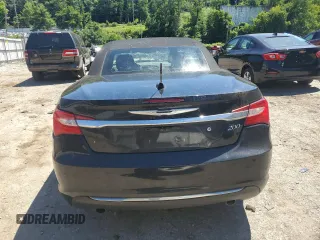 2013 Chrysler 200 Touring z VIN 1C3BCBEGXDN524870, wystawiony jako Copart lot #61676524 z przebiegiem 135 608 mil mil oraz Szkoda całkowita • Salvage title. Historia ofert i sprzedaży dostępna na DreamBid. Obrazek 6.