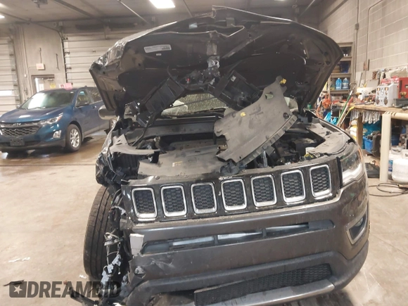 2018 Jeep Compass Limited with VIN 3C4NJDCB9JT245942, listed as a IAAI auction lot 41716399 with 67,587 mi miles. Bid and sale history available at carsss.com. Image 12.
