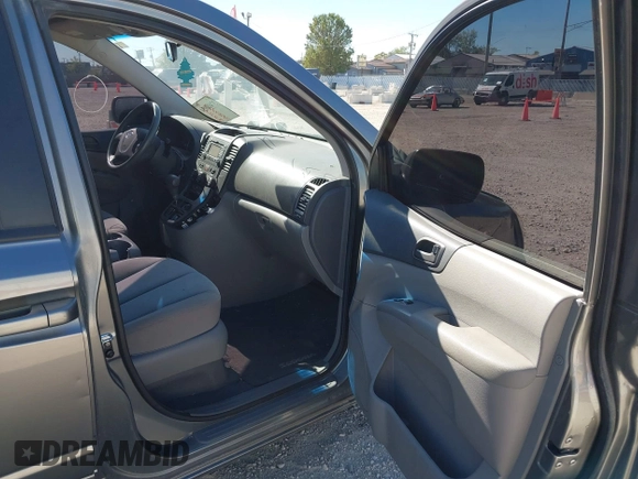 2010 Kia Sedona LX with VIN KNDMG4C34A6357531, listed as a IAAI auction lot 40493225 with 174,529 mi miles. Bid and sale history available at carsss.com. Image 5.