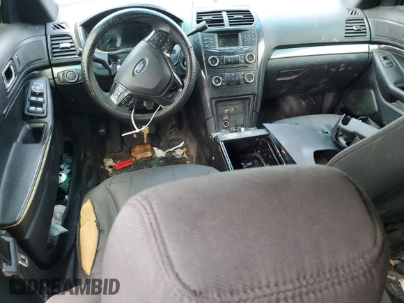 2017 Ford Police Interceptor Utility z VIN 1FM5K8AR5HGA04331, wystawiony jako Copart lot #62316455 z przebiegiem Nie podano mil oraz Czysty tytuł • Clean title. Historia ofert i sprzedaży dostępna na DreamBid. Obrazek 8.