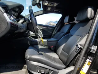 2013 BMW 5 Series 550i xDrive z VIN WBAFU9C54DDY72476, wystawiony jako Copart lot #56338925 z przebiegiem 76 018 mil mil oraz Szkoda całkowita • Salvage title. Historia ofert i sprzedaży dostępna na DreamBid. Obrazek 7.