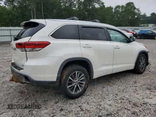 2018 Toyota Highlander SE z VIN 5TDKZRFH1JS543131, wystawiony jako Copart lot #59556625 z przebiegiem Nie podano mil oraz Szkoda całkowita • Salvage title. Historia ofert i sprzedaży dostępna na DreamBid. Obrazek 3.