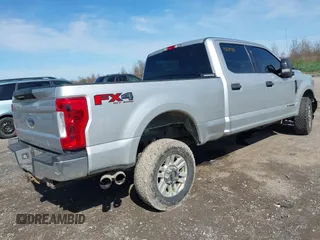2017 Ford F-250 Lariat z VIN 1FT7W2BT4HED52447, wystawiony jako IAAI lot #42134353 z przebiegiem 208 788 mil mil oraz . Historia ofert i sprzedaży dostępna na DreamBid. Obrazek 4.