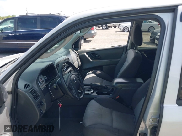 2005 Ford Escape XLS Value with VIN 1FMYU02Z35KD87671, listed as a IAAI auction lot 41880824 with 278,689 mi miles. Bid and sale history available at carsss.com. Image 5.