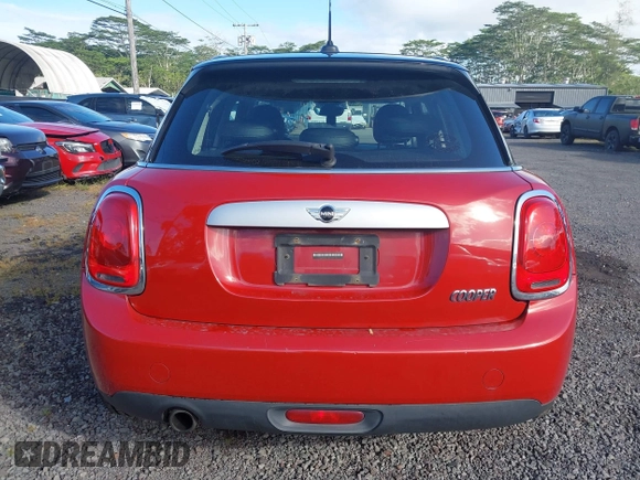 2015 MINI Hardtop 4 Door z VIN WMWXS5C57F2C63418, wystawiony jako IAAI lot #41938785 z przebiegiem 101 712 mil mil oraz . Historia ofert i sprzedaży dostępna na DreamBid. Obrazek 16.