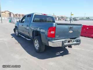 2010 Chevrolet Silverado 1500 LT with VIN 3GCRCSE00AG129825, listed as a IAAI auction lot 42003399 with 305,636 mi miles. Bid and sale history available at carsss.com. Image 3.
