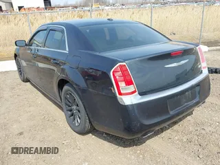 2014 Chrysler 300 z VIN 2C3CCAAG5EH160193, wystawiony jako IAAI lot #42010377 z przebiegiem 166 380 mil mil oraz . Historia ofert i sprzedaży dostępna na DreamBid. Obrazek 3.