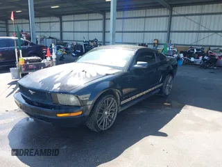 2005 Ford Mustang Deluxe with VIN 1ZVFT80N455122217, listed as a IAAI auction lot 42015083 with 154,396 mi miles. Bid and sale history available at carsss.com. Image 2.