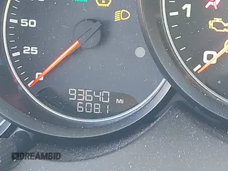 2016 Porsche Cayenne z VIN WP1AA2A2XGKA15096, wystawiony jako IAAI lot #41868566 z przebiegiem 93 640 mil mil oraz . Historia ofert i sprzedaży dostępna na DreamBid. Obrazek 16.