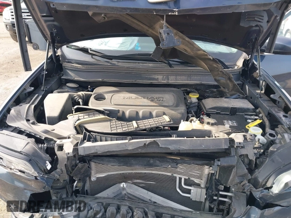 2019 Jeep Cherokee Latitude with VIN 1C4PJLCB2KD403788, listed as a IAAI auction lot 41934713 with 95,455 mi miles and . Bid and sale history available at DreamBid. Image 10.