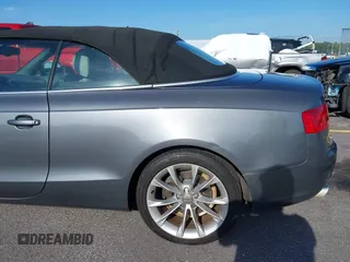2013 Audi A5 Premium Plus z VIN WAULFAFH5DN009944, wystawiony jako IAAI lot #42508314 z przebiegiem 233 593 mil mil oraz . Historia ofert i sprzedaży dostępna na DreamBid. Obrazek 20.