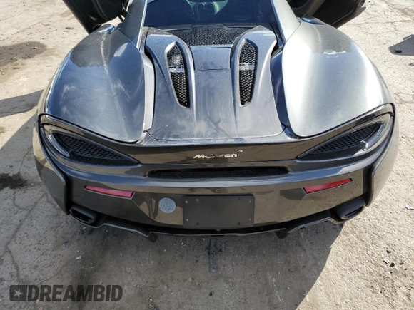 2017 McLaren 570S z VIN SBM13DAAXHW002218, wystawiony jako Copart lot #41875174 z przebiegiem 27 857 mil mil oraz . Historia ofert i sprzedaży dostępna na DreamBid. Obrazek 12.
