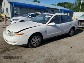2002 Saturn LS z VIN 1G8JU54F82Y545186, wystawiony jako Copart lot #55970575 z przebiegiem 158 396 mil mil oraz Szkoda całkowita • Salvage title. Historia ofert i sprzedaży dostępna na DreamBid. Obrazek 1.