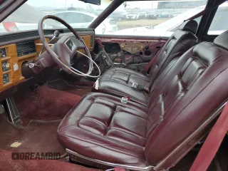 1981 Cadillac Fleetwood z VIN 1G6AB4790B9242220, wystawiony jako Copart lot #88823935 z przebiegiem 57 484 mil mil oraz Szkoda całkowita • Salvage title. Historia ofert i sprzedaży dostępna na DreamBid. Obrazek 7.