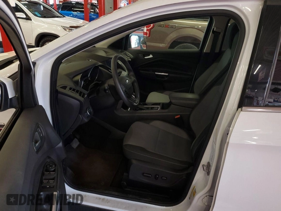 2019 Ford Escape SE z VIN 1FMCU9GD9KUB11829, wystawiony jako IAAI lot #42399993 z przebiegiem 81 910 mil mil oraz . Historia ofert i sprzedaży dostępna na DreamBid. Obrazek 4.