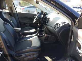2018 Jeep Compass Latitude with VIN 3C4NJCBB3JT501939, listed as a IAAI auction lot 41670306 with 93,767 mi miles. Bid and sale history available at carsss.com. Image 5.