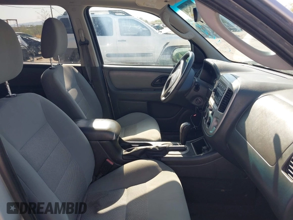 2006 Ford Escape XLT z VIN 1FMCU93136KC15231, wystawiony jako IAAI lot #42625410 z przebiegiem 117 479 mil mil oraz . Historia ofert i sprzedaży dostępna na DreamBid. Obrazek 5.