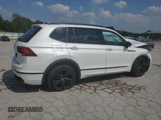 2023 Volkswagen Tiguan SE R-Line Black z VIN 3VVCB7AX0PM006045, wystawiony jako Copart lot #59591775 z przebiegiem 44 155 mil mil oraz Szkoda całkowita • Salvage title. Historia ofert i sprzedaży dostępna na DreamBid. Obrazek 3.