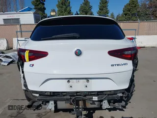 2019 Alfa Romeo Stelvio Ti Lusso z VIN ZASPAKBN1K7C36934, wystawiony jako IAAI lot #41534732 z przebiegiem Nie podano mil oraz . Historia ofert i sprzedaży dostępna na DreamBid. Obrazek 18.