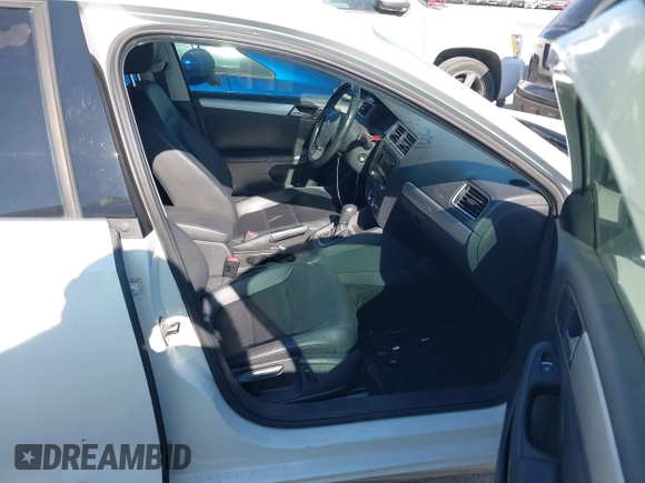 2014 Volkswagen Jetta SE z VIN 3VWD07AJ1EM281910, wystawiony jako IAAI lot #42823665 z przebiegiem 86 182 mil mil oraz . Historia ofert i sprzedaży dostępna na DreamBid. Obrazek 5.