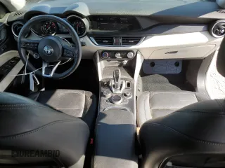 2021 Alfa Romeo Stelvio z VIN ZASPAJAN3M7C99676, wystawiony jako Copart lot #52385805 z przebiegiem 29 664 mil mil oraz Szkoda całkowita • Salvage title. Historia ofert i sprzedaży dostępna na DreamBid. Obrazek 8.