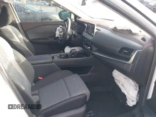 2023 Nissan Rogue SV z VIN JN8BT3BA1PW430591, wystawiony jako IAAI lot #40313297 z przebiegiem 2981 mil mil oraz . Historia ofert i sprzedaży dostępna na DreamBid. Obrazek 5.