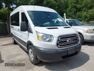 2019 Ford Transit z VIN 1FTYR2CM3KKB23365, wystawiony jako IAAI lot #42439088 z przebiegiem 137 166 mil mil oraz . Historia ofert i sprzedaży dostępna na DreamBid. Obrazek 1.