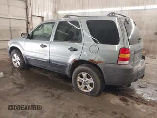 2005 Ford Escape XLT with VIN 1FMYU93165KA74210, listed as a IAAI auction lot 41388896 with 209,807 mi miles. Bid and sale history available at carsss.com. Image 3.