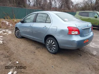 2009 Toyota Yaris z VIN JTDBT903391314800, wystawiony jako IAAI lot #41341594 z przebiegiem 119 610 mil mil oraz . Historia ofert i sprzedaży dostępna na DreamBid. Obrazek 3.