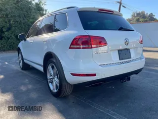 2014 Volkswagen Touareg Sport with VIN WVGEF9BP7ED003332, listed as a Copart auction lot 63043535 with 179,727 mi miles and Salvage title. Bid and sale history available at DreamBid. Image 3.