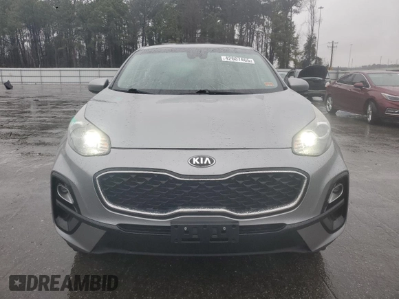 2020 Kia Sportage LX z VIN KNDPMCAC6L7650962, wystawiony jako Copart lot #42607465 z przebiegiem 56 021 mil mil oraz Szkoda całkowita • Salvage title. Historia ofert i sprzedaży dostępna na DreamBid. Obrazek 5.