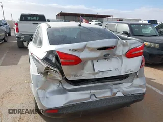 2016 Ford Focus SE with VIN 1FADP3F29GL326918, listed as a IAAI auction lot 41561811 with 44,496 mi miles. Bid and sale history available at carsss.com. Image 6.