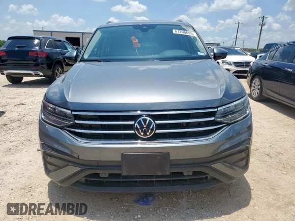 2024 Volkswagen Tiguan SE with VIN 3VV3B7AX4RM061942, listed as a Copart auction lot 61206695 with 27,128 mi miles and Salvage title. Bid and sale history available at DreamBid. Image 5.