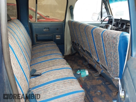 1981 Chevrolet Suburban z VIN 1G8EK16L5BF127764, wystawiony jako IAAI lot #42062572 z przebiegiem 83 014 mil mil oraz . Historia ofert i sprzedaży dostępna na DreamBid. Obrazek 8.