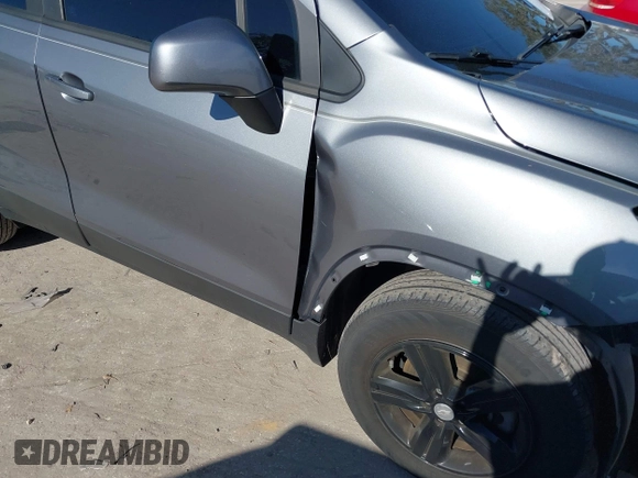 2020 Chevrolet Trax LS z VIN 3GNCJKSB7LL144101, wystawiony jako IAAI lot #38708852 z przebiegiem 44 644 mil mil oraz . Historia ofert i sprzedaży dostępna na DreamBid. Obrazek 20.