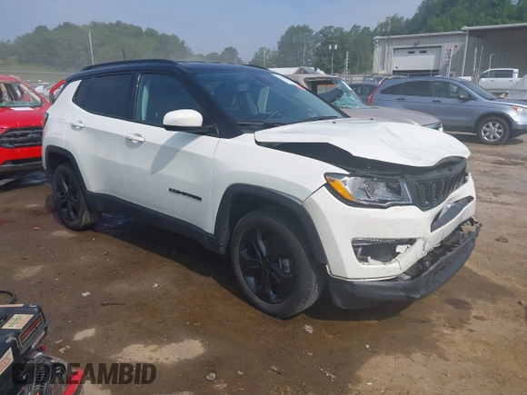 2020 Jeep Compass Latitude z VIN 3C4NJDBB6LT157841, wystawiony jako IAAI lot #42484052 z przebiegiem 52 610 mil mil oraz . Historia ofert i sprzedaży dostępna na DreamBid. Obrazek 1.