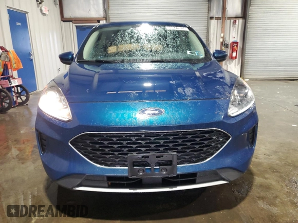 2020 Ford Escape SE z VIN 1FMCU0G69LUB80597, wystawiony jako Copart lot #60871915 z przebiegiem 74 291 mil mil oraz Czysty tytuł • Clean title. Historia ofert i sprzedaży dostępna na DreamBid. Obrazek 5.