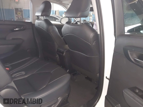 2023 Toyota Highlander L z VIN 5TDKDRBH9PS039746, wystawiony jako IAAI lot #42235258 z przebiegiem 4 513 mil mil oraz . Historia ofert i sprzedaży dostępna na DreamBid. Obrazek 8.