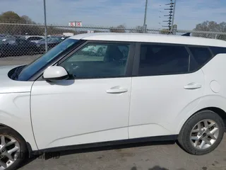 2020 Kia Soul S with VIN KNDJ23AU9L7043216, listed as a IAAI auction lot 41842726 with 97,170 mi miles and . Bid and sale history available at DreamBid. Image 14.