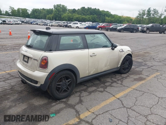 2007 MINI Hardtop S with VIN WMWMF73587TL87127, listed as a IAAI auction lot 42648540 with Not provided miles and . Bid and sale history available at DreamBid. Image 4.